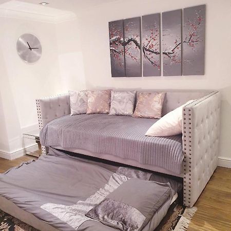 Cozy Muswell Hill 1-Bedroom Flat Лондон Экстерьер фото