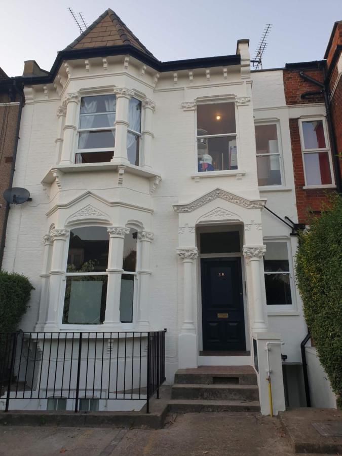 Cozy Muswell Hill 1-Bedroom Flat Лондон Экстерьер фото
