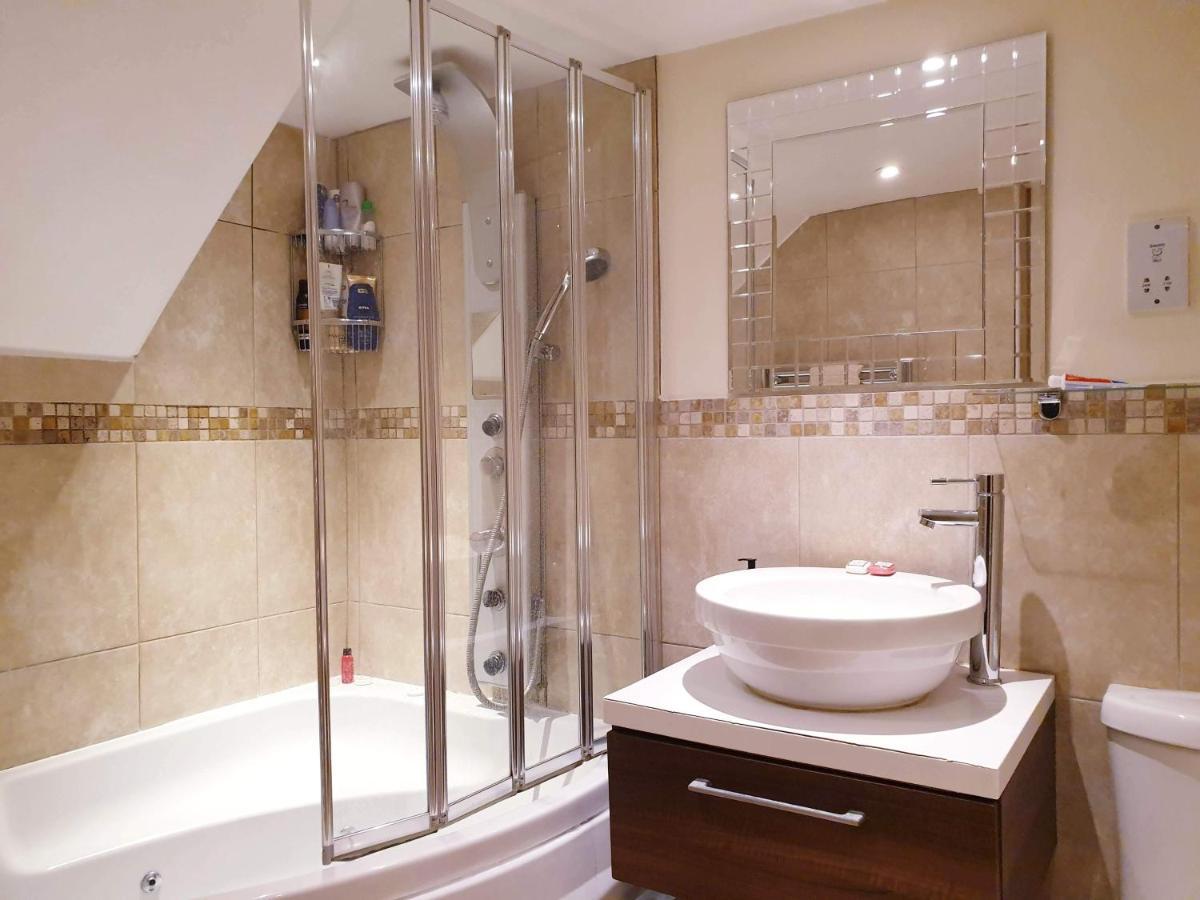 Cozy Muswell Hill 1-Bedroom Flat Лондон Экстерьер фото